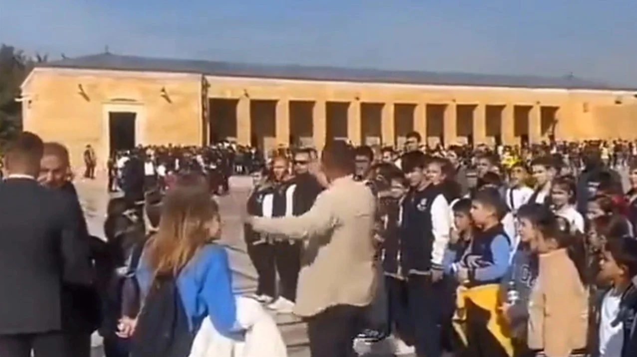 Anıtkabir'de 'Andımız'ı okuyan çocuklara müdahale: 'Ne hakla… Siz kimsiniz?'
