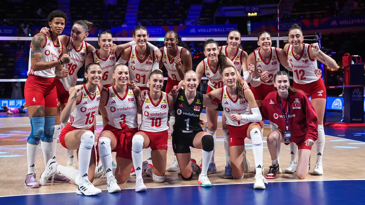 Kanada engelini geçtik... Filenin Sultanları, Milletler Ligi'nde yarı finalde