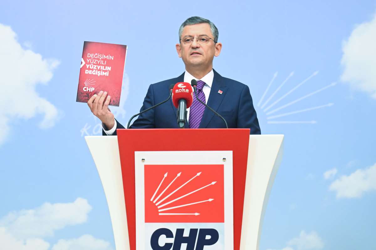 Özgür Özel adaylığını ilan etti: 'CHP değişirse Türkiye değişir'