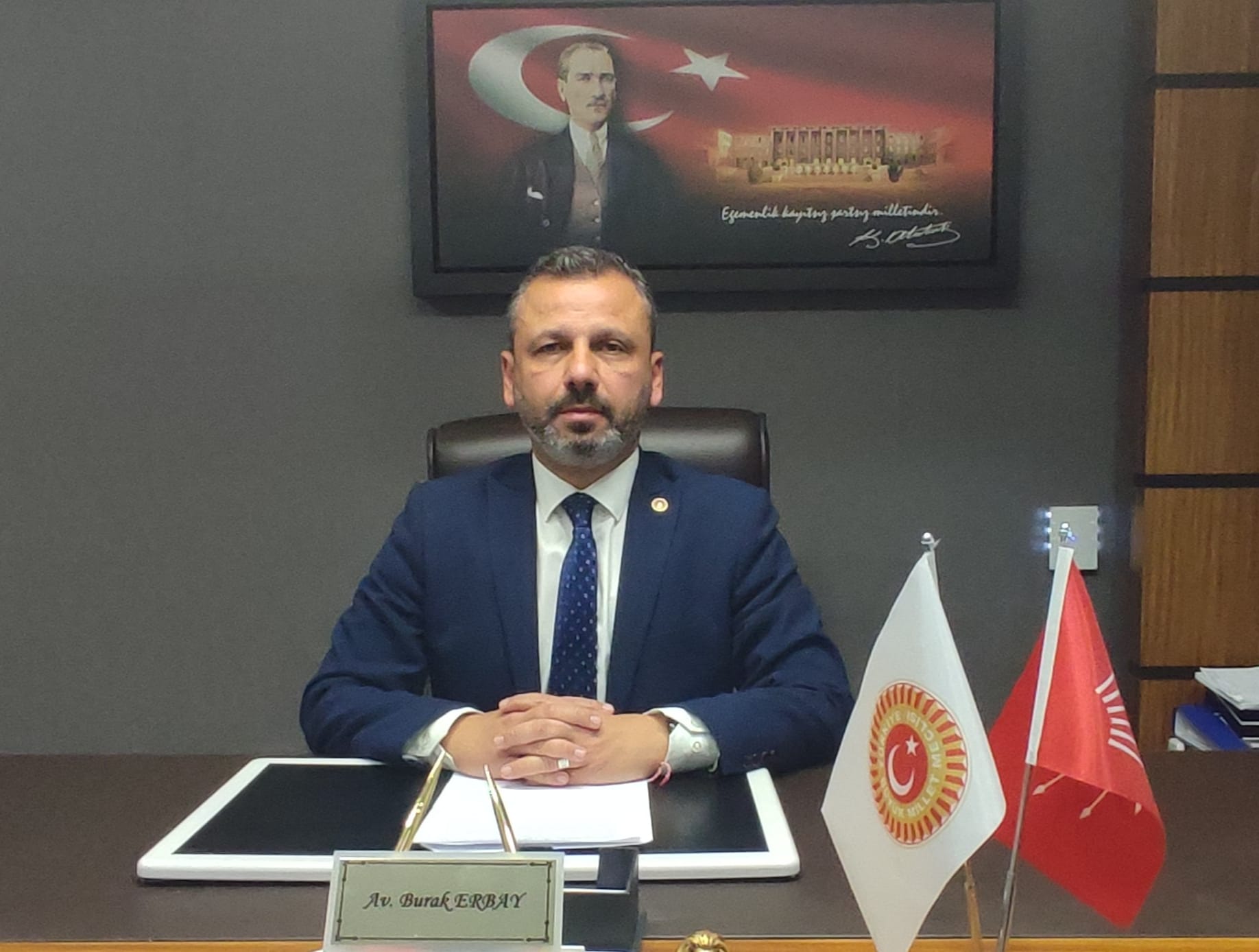 CHP’li Burak Erbay depremde yıkılan binaların müteahhitlerinin mal kaçırmasının engellenmesi için kanun teklifi verdi 