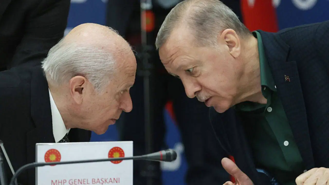 AKP içinde bu kez de 'Venezuela' krizi: Bahçeli ve Uçum tepki gösterdi, Saray ‘ABD’ diyemedi!