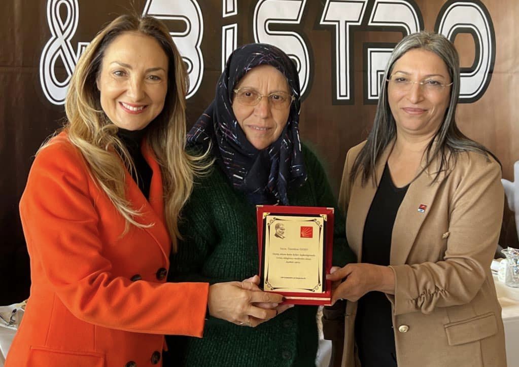 CHP KADIN KOLLARINDAN ELMADAĞ ÇIKARTMA...