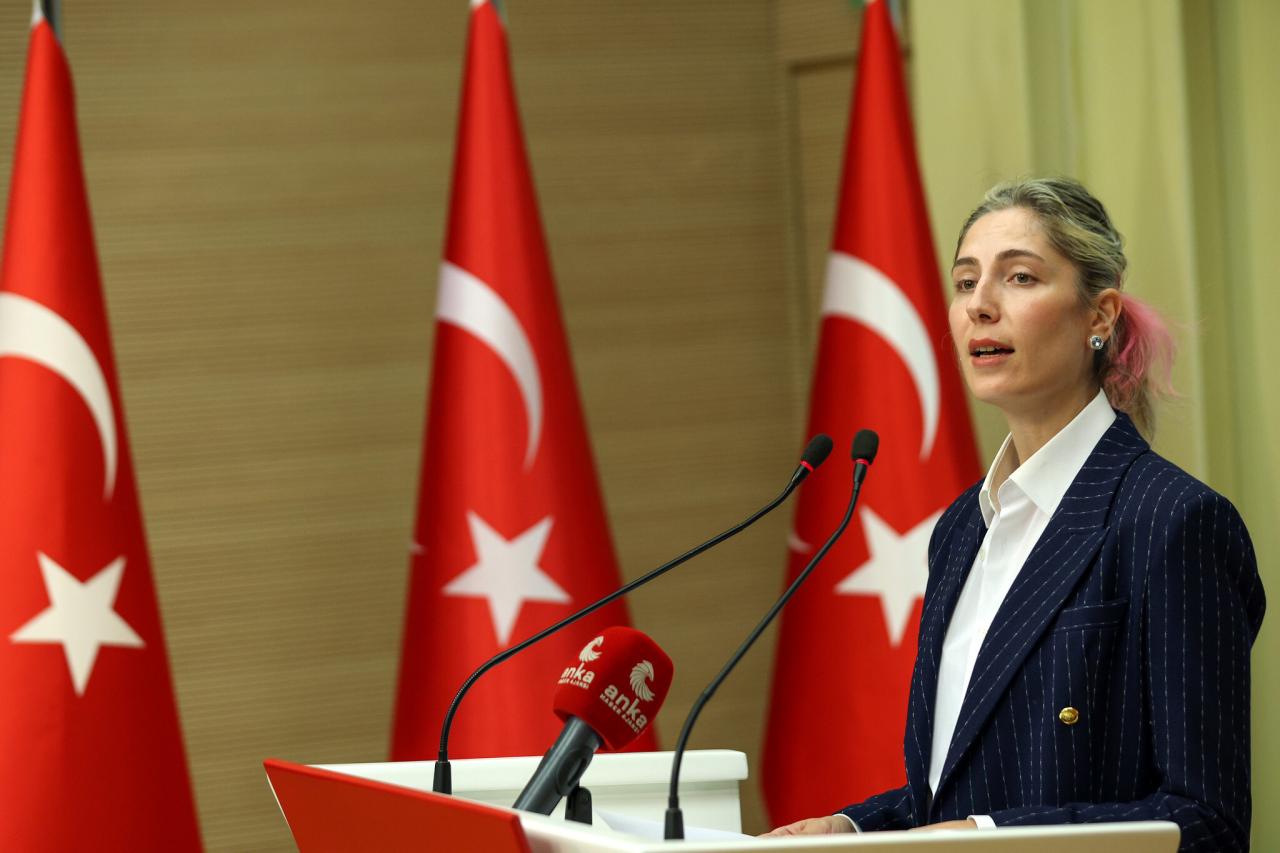 CHP’Lİ GÜLŞAH DENİZ ATALAR’DAN TİYATRO BİLET FİYATLARINA ZAM TEPKİSİ: “TİYATROLAR SEYİRCİSİZ KALDI.”