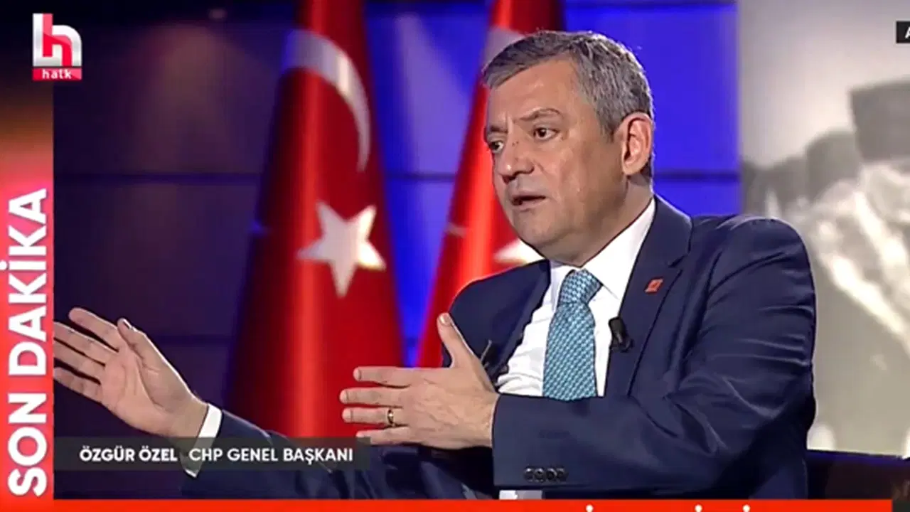 Özgür Özel'den canlı yayında kritik açıklamalar… 'Peşmerge' görüntülerine sert tepki: 'Dört başı mamur AK Parti organizasyonu'
