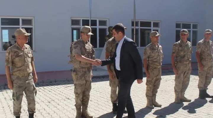 AKP İl Başkanı askeri törenle karşılandı: Komutan görevden alındı