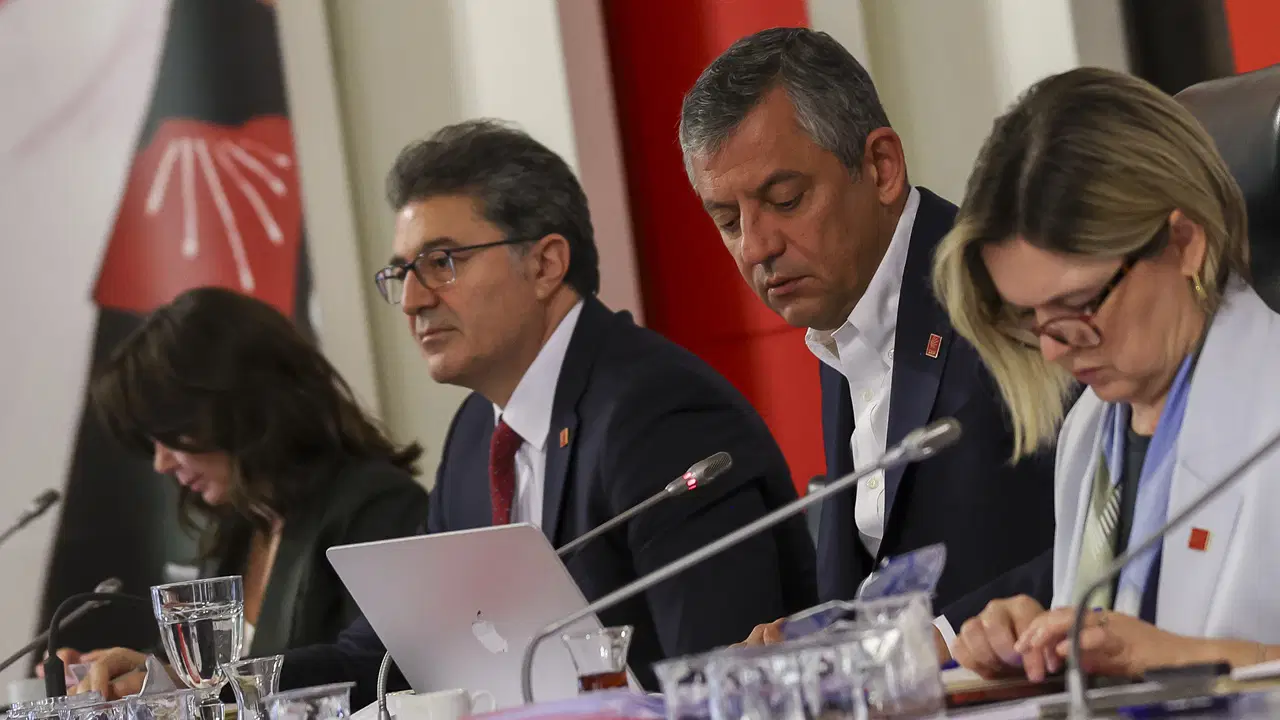 Özgür Özel tarih verdi: 'Seçimler en geç Ekim 2027'de'
