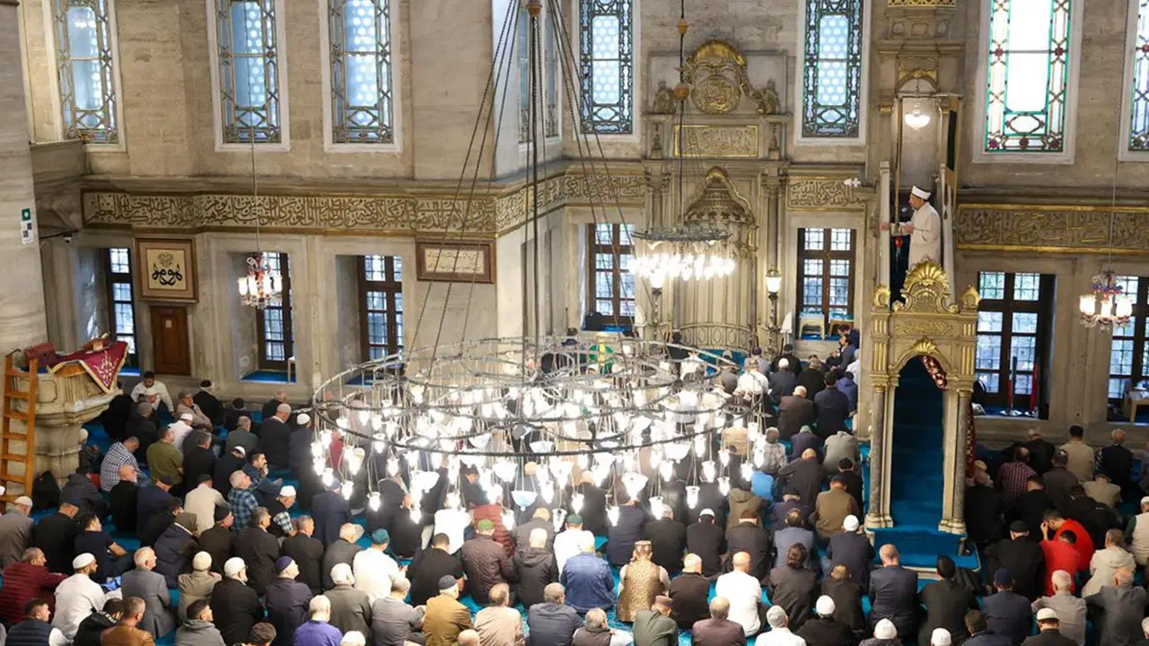 Diyanet'ten Cuma hutbesinde 'dinde aşırılık' uyarısı: 'Bu yapılara karşı dikkat'