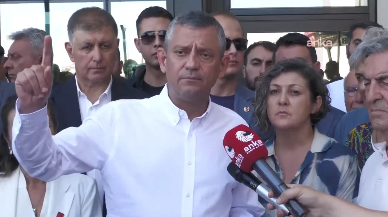 Özgür Özel'den Murat Çalık'a ziyaret: 'Ak Toroslar' bu düşman hukukunun hesabını verecek!