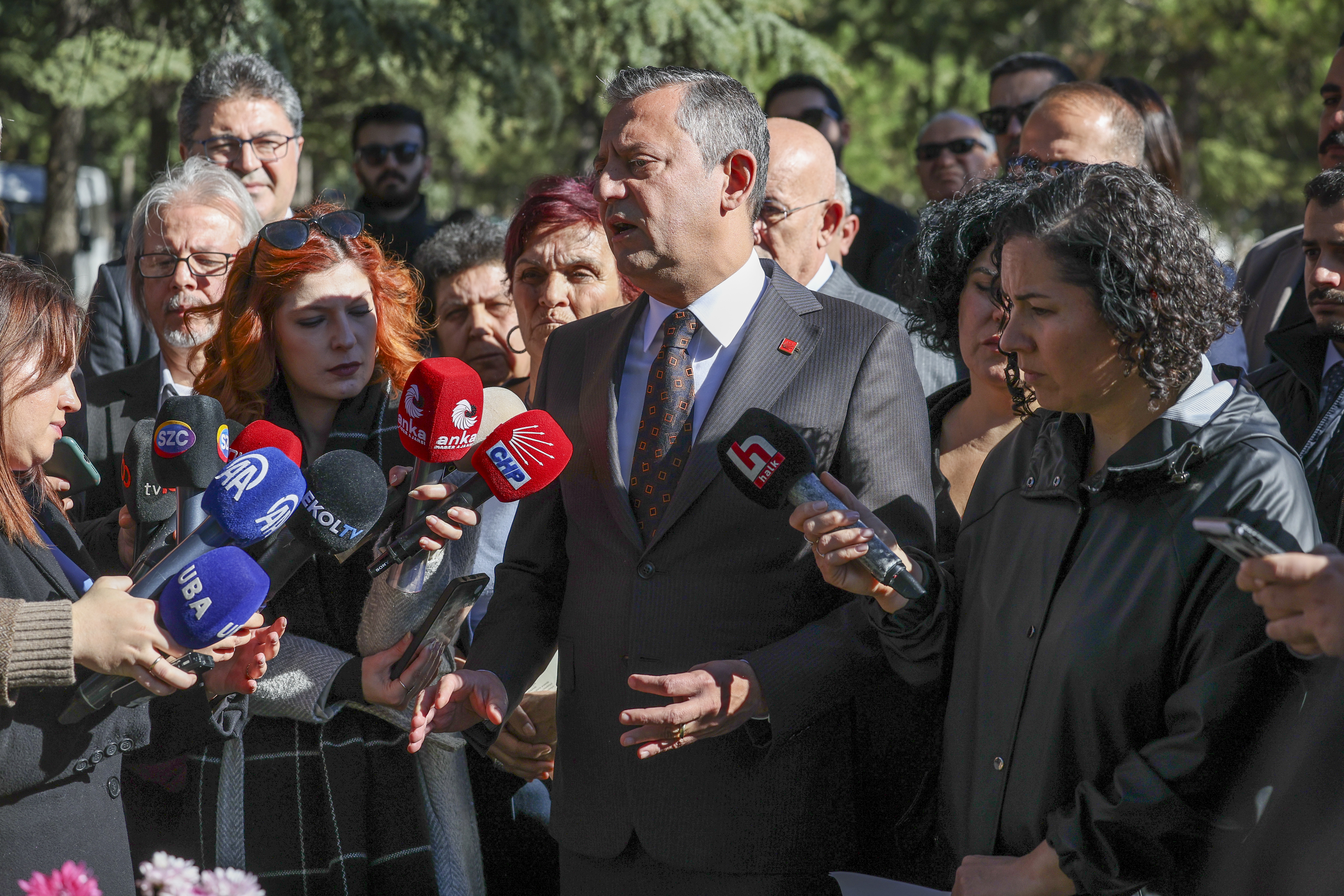 Özgür Özel, İlhan Erdost için Anma Programına Katıldı..
