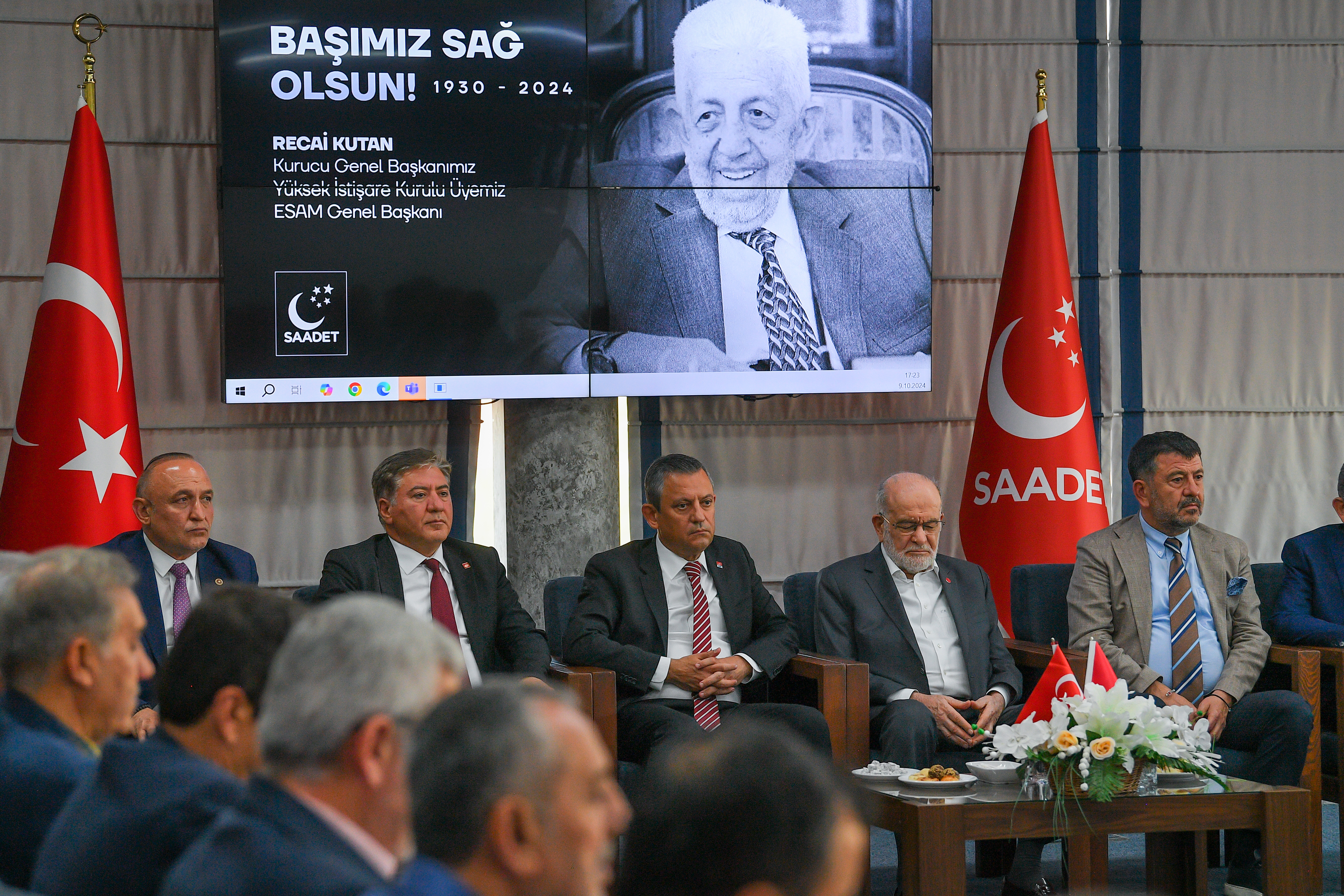CHP GENEL BAŞKANI ÖZGÜR ÖZEL, SAADET PARTİSİ’NE TAZİYE ZİYARETİNDE BULUNDU
