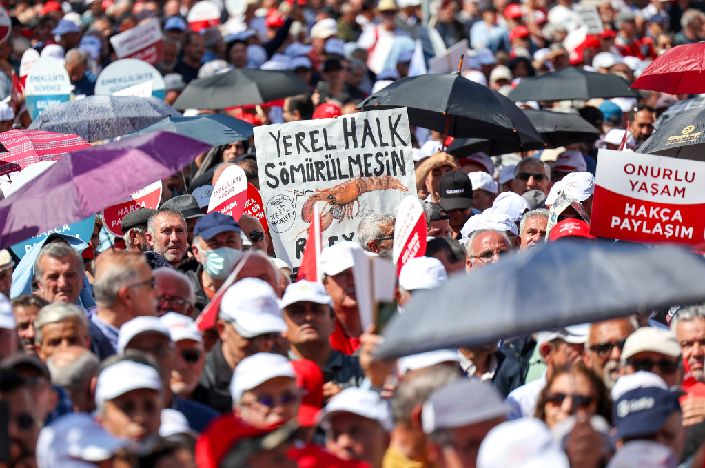 CHP kurmayları geçim sıkıntısı sorununu duyurmaya devam edecekler...