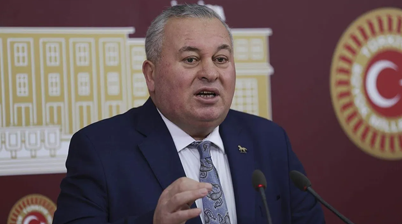 CHP'li Enginyurt'tan dikkat çeken iddia: 'AKP'li gazetecilere para verilmiş'