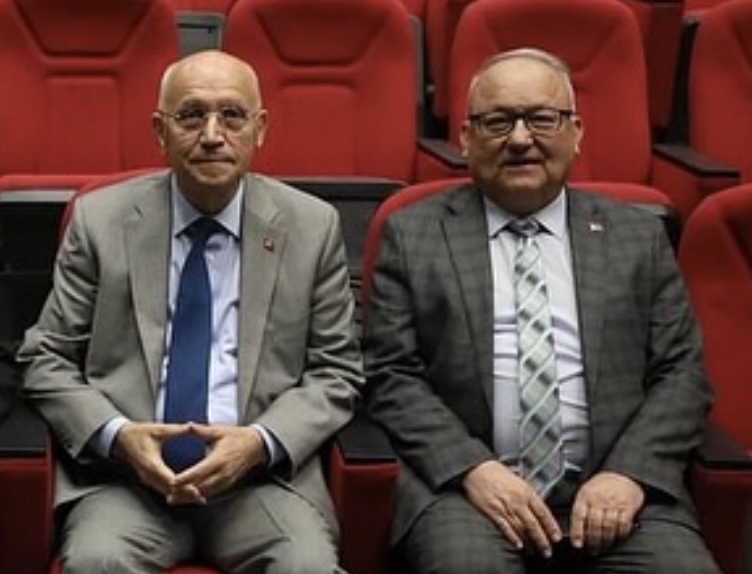 YENİMAHALLE'DE TAHT KAVGASI...