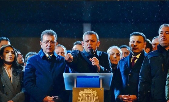 SON DAKİKA… ÖZGÜR ÖZEL VE EKREM İMAMOĞLU BEŞİKTAŞ’TA: ‘BİRLİKTE HESABINI VERECEKLER, ANT İÇİYORUZ’…