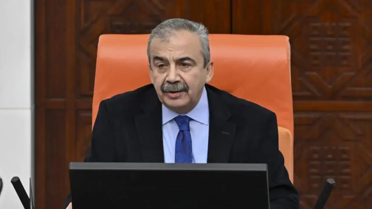 SIRRI SÜREYYA ÖNDER: ÖZCALAN DA KÜRT HAREKETİ DE BARIŞ KONUSUNDA NET… 