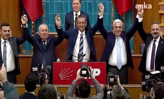 CEMAL ENGİNYURT İLE SALİH UZUN, RESMEN CHP’YE KATILDI… ÖZGÜR ÖZEL, GEUP TOPLANTISINDA KONUŞUYOR…