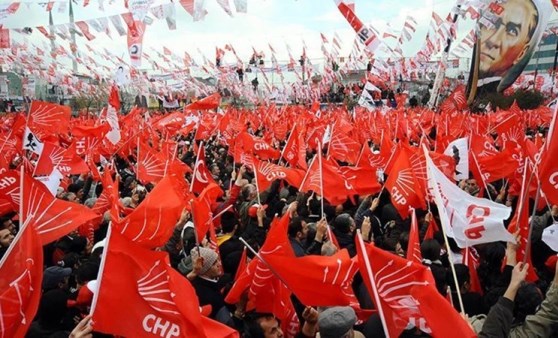 CHP KURMAYLARINDAN OPERASYONLARA TEPKİLER: ‘BİR SANDIKLIK İKTİDARLARI KALDI’… 