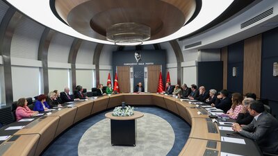 ÖZGÜR ÖZEL, SAĞLIK KURULU TOPLANTISINA BAŞKANLIK ETTİ… 