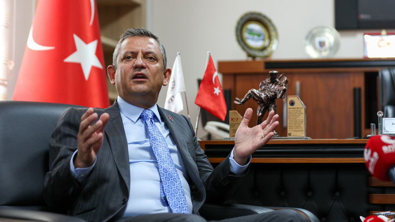 ÖZGÜR ÖZEL: “EN KISA ZAMANDA ORAYA CHP’Lİ CUMHURBAŞKANI, CHP’Lİ BAKANLARI GÖTÜRECEĞİZ”