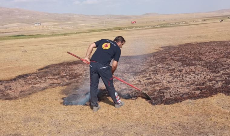 Van'da Bir Garip Olay: Toprak İçten İçe Yandı, Mahalleli 'Araştırılsın' Dedi