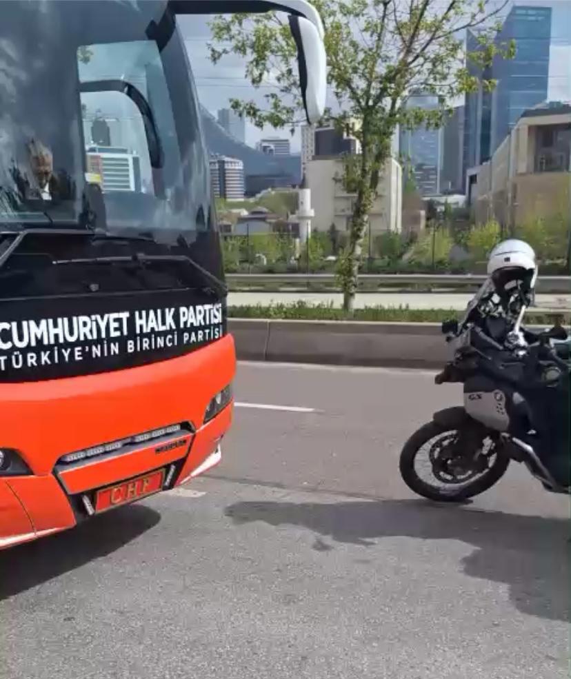 Ankara'da CHP Otobüsüne Polis Ablukası! 