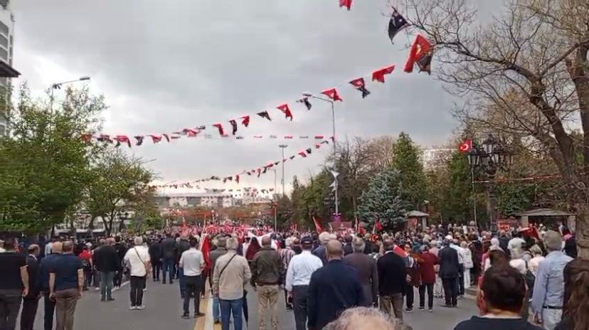 CHP’nin Anıtkabir Yürüyüşüne Provokasyon Gölgesi: 2. Meclis’ten Yüksek Sesli Müzik Yayını!