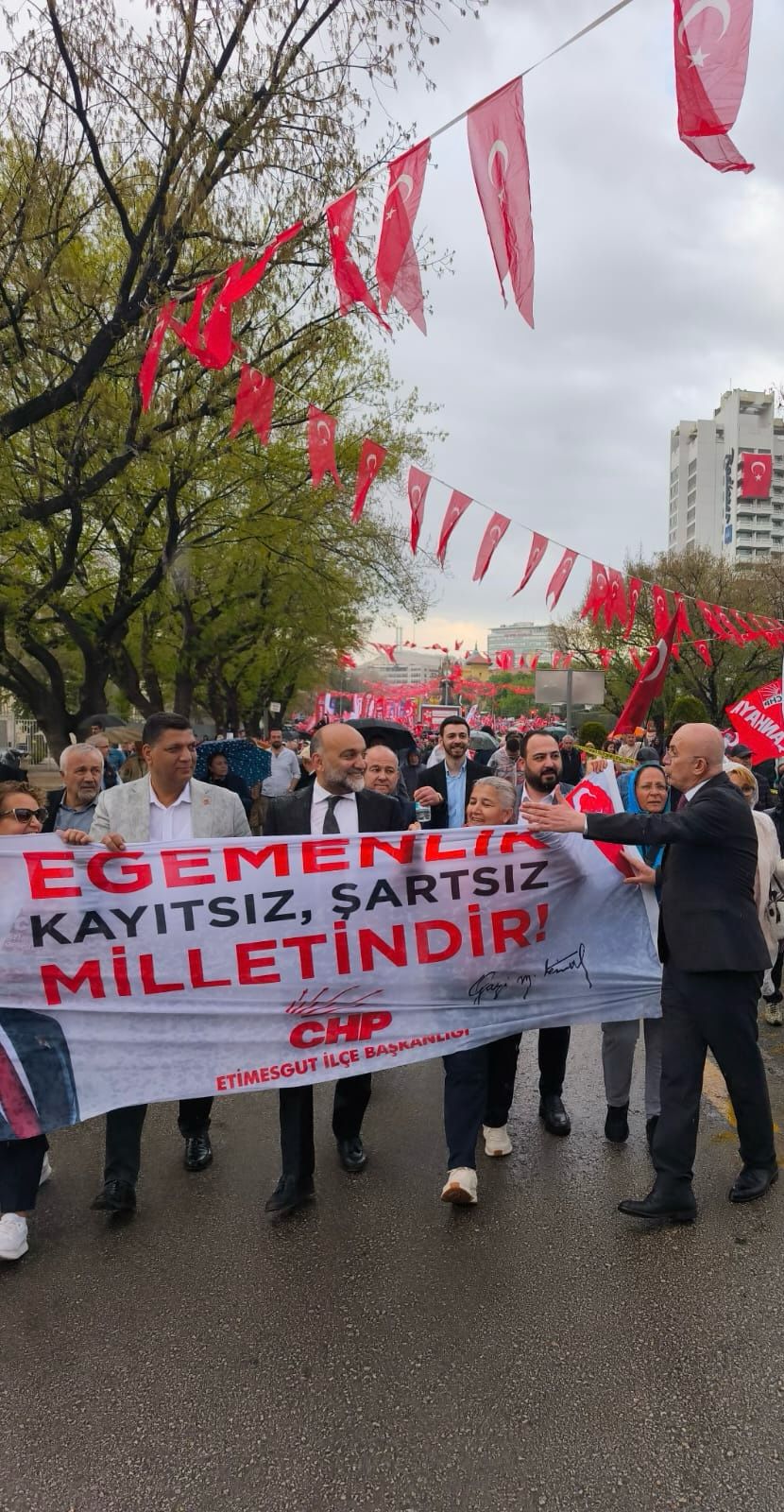 İMAMOĞLU RESİMLİ AFİŞE ENGELLEME GİRİŞİMİ 