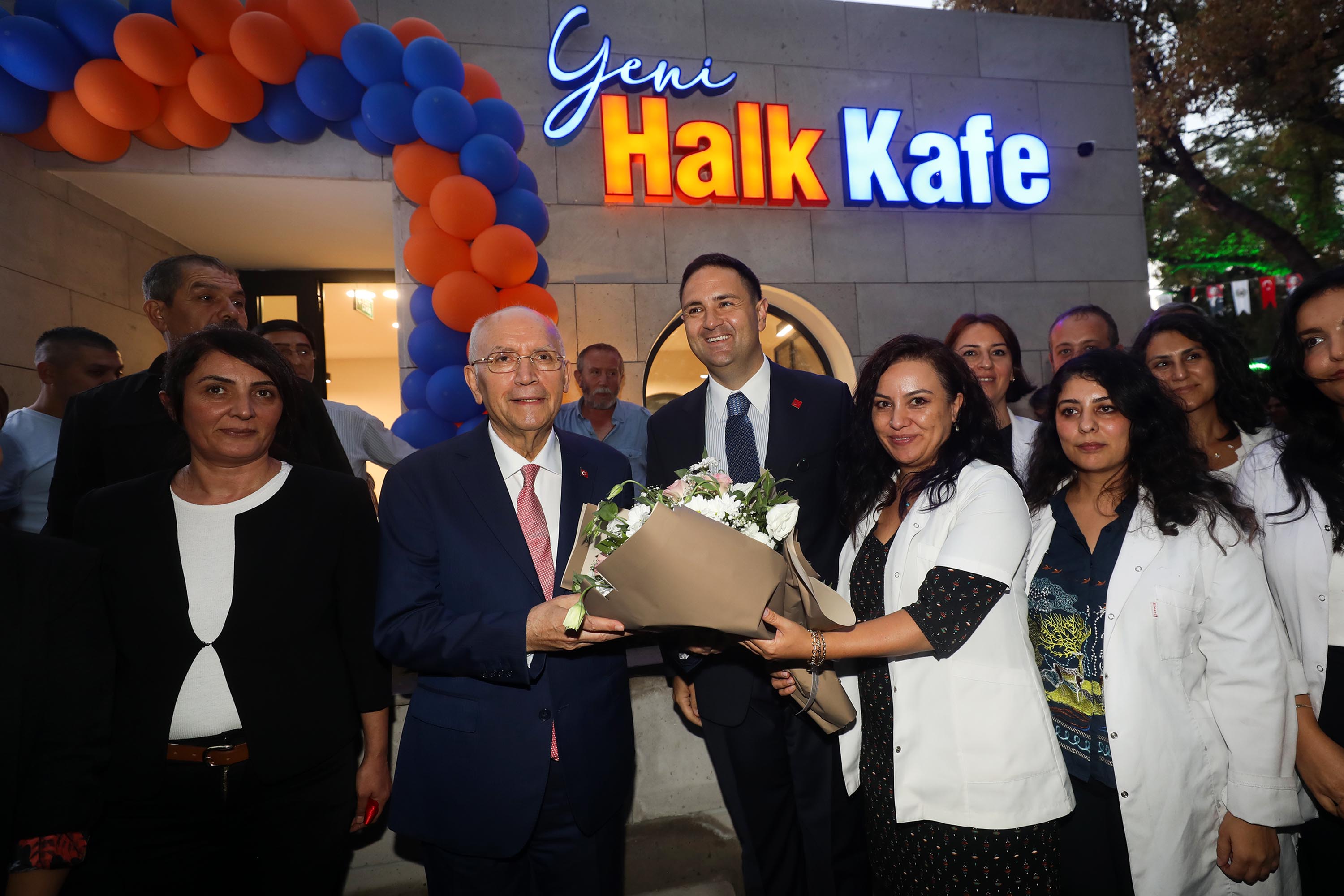 Yeni Halk Kafe kapılarını açtı