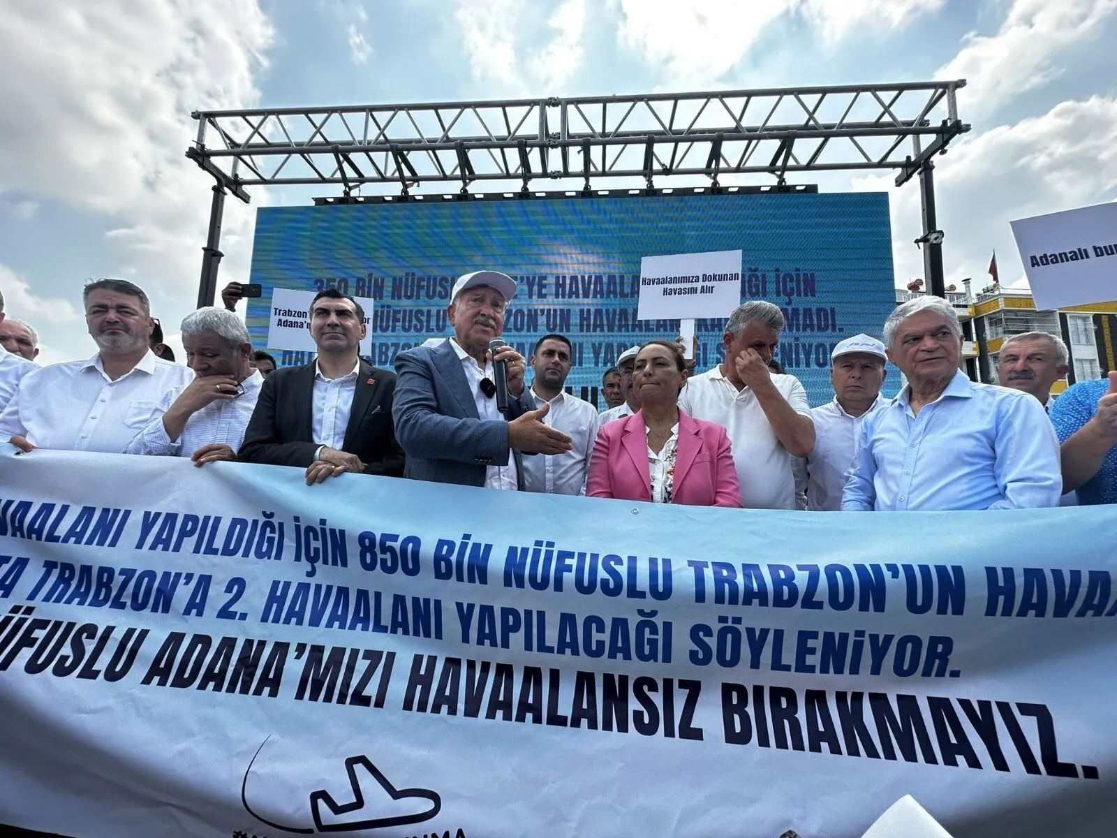Zeydan Karalar: “Adana Havalimanı kapatılmasın”