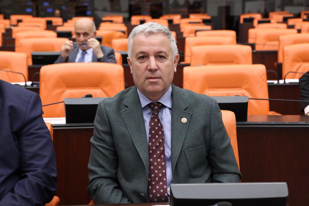 “KAMU ŞEFLERİ ÜVEY EVLAT MUAMELESİ GÖRMEK İSTEMİYOR”