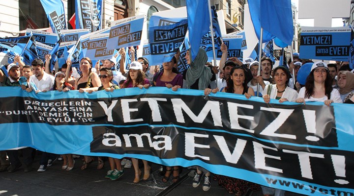 AKP’yi destekleyen sol liberallerin utancı: ‘Yetmez ama evet’çilik