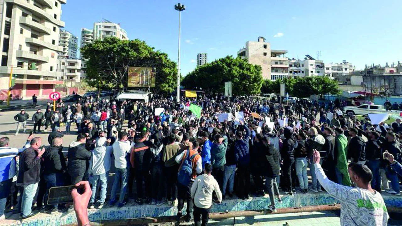 Aleviler sokağa indi, cihatçı gruplar saldırdı: Suriye diken üstünde