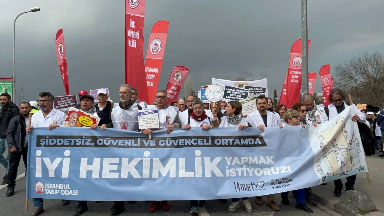 Kadıköy'de Büyük Hekim Yürüyüşü düzenlendi: 'Yaşamak, yaşatmak istiyoruz'
