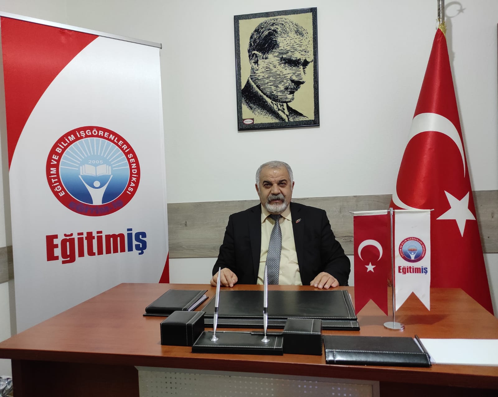 Eğitim-İş Aydın Şube Başkanı Özdemir: CUMHURİYETİMİZİN 102. YILI KUTLU OLSUN!