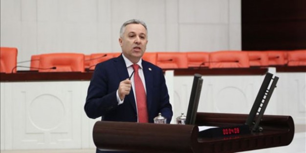 ARIK’TAN DEPREMZEDELERE TAKSİTLE MEZAR SATAN BELEDİYEYE TEPKİ:  “ACIMI KAÇA BÖLECEKSİNİZ”
