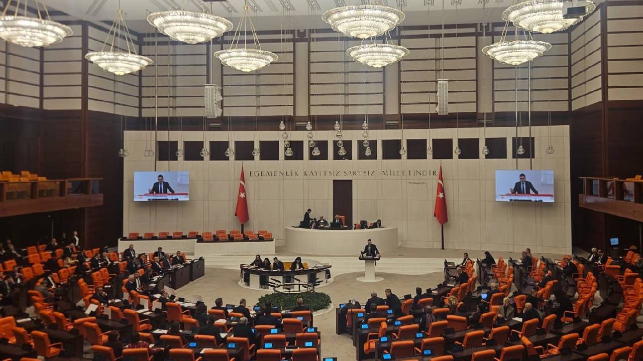 CHP'li Öztürkmen: Şirketlere tanınan 2.1 trilyon liralık vergi kıyağıyla emeklilere seyyanen zam yapılabilirdi