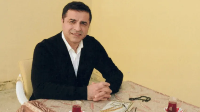 Demirtaş: Kaç siyasetçi gecelerini çadırlarda yurttaşlarla geçirdi?