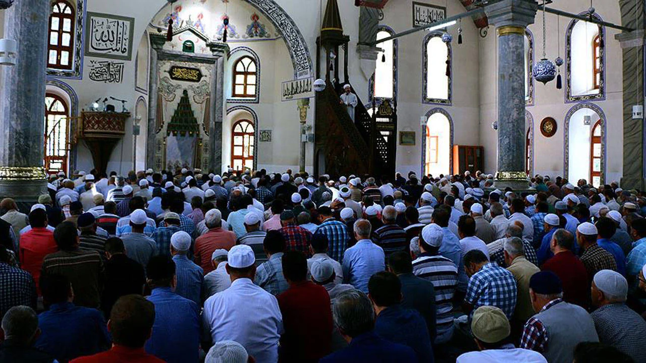 Diyanet’ten Cuma hutbesi: “Çocuk sahibi olun, rızkı Allah verir”