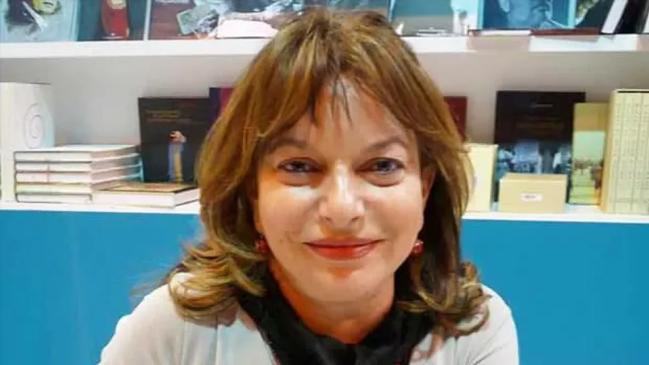Cumhuriyet Yazarı Mine G. Kırıkkanat: 'Miçotakis’e balans ayarı'