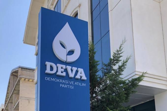 Meclis'teki sağ partilerden, başörtüsüyle ilgili anayasa değişikliği açıklaması: Mevcut anayasaya uysunlar