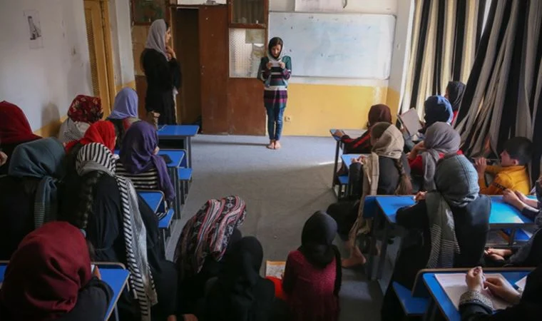 Afganistan'da şubattaki üniversite giriş sınavlarına kadınlar alınmayacak