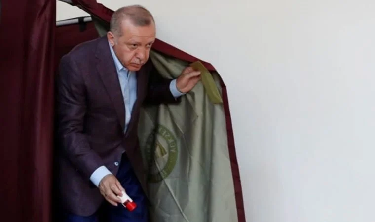 Kübra Par: AK Parti, 2023 seçimleri ile aynı gün referandum olasılığını düşünüyor