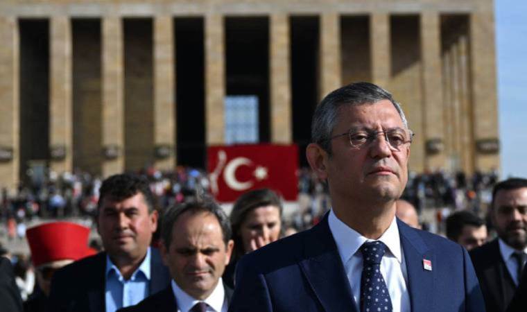 CHP ile Anıtkabir Komutanlığı arasında çelenk krizi...