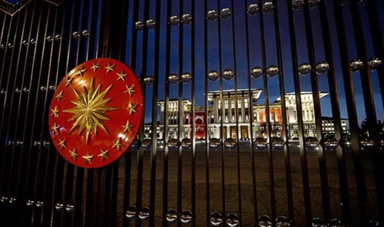 Karardan bir gün öncesini yazdı... Saray'da 'İmamoğlu' toplantısı