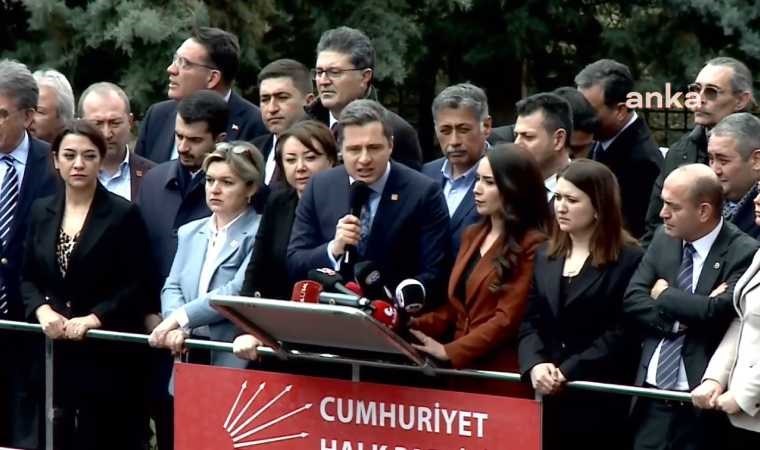 CHP GENEL MERKEZİ'NDE 'DEMOKRASİ NÖBETİ' BAŞLADI: 'YOL ARKADAŞLARIMIZI YEDİRTMEYİZ'