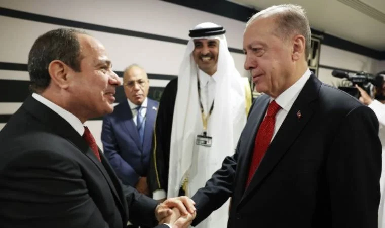 Erdoğan Katar'da Abdulfettah es Sisi ile buluştu