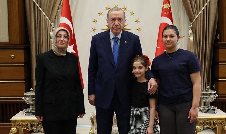 Erdoğan, Sinan Ateş'in eşi Ayşe Ateş ile görüştü... Ayşe Ateş'ten ilk açıklama: 'Yarın ne konuşacağını düşünsün...'