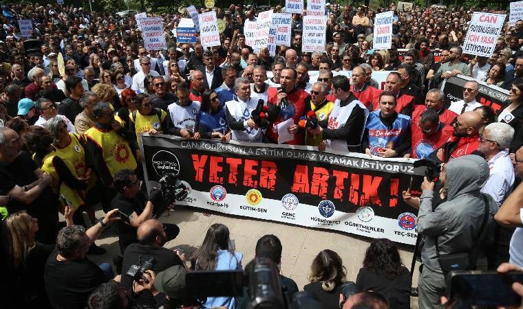 Binlerce öğretmen öldürülen meslektaşları için alanda: Hesap verin...
