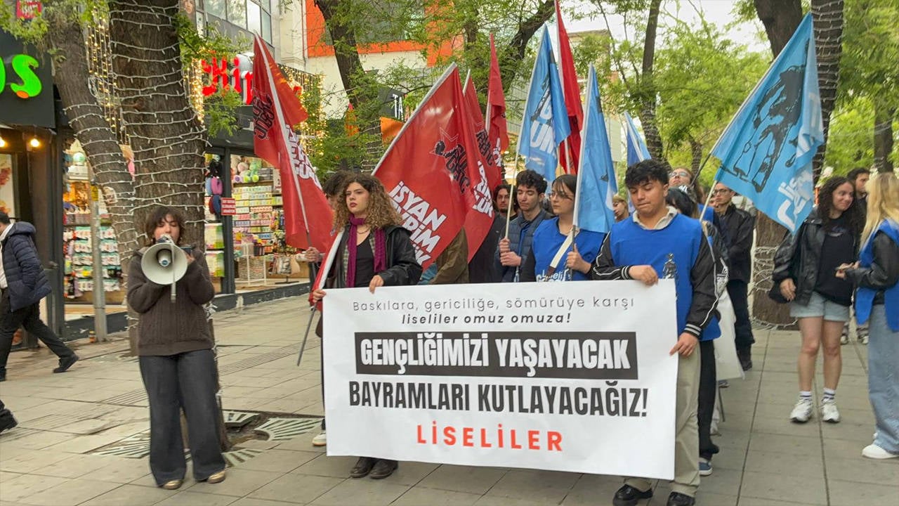 Liselilerden eylem: “Kutlayacak gençliğimiz kalmadı”