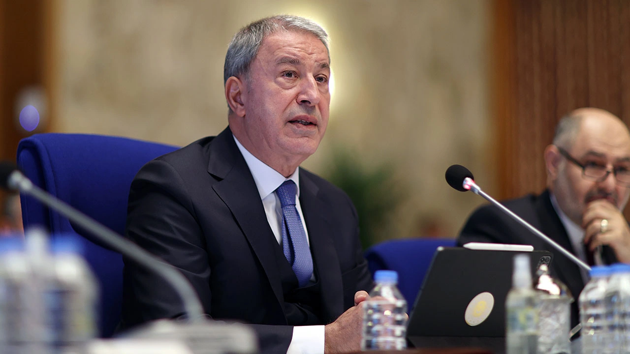 Aytun Çıray ve Hulusi Akar arasında sert tartışma: Kontrolünü kaybetti